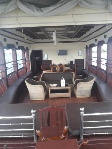 Aqua Jumbo Houseboats