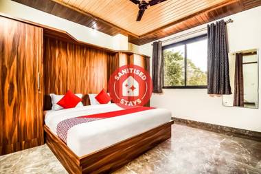 OYO 30911 Eleven 43 Suites
