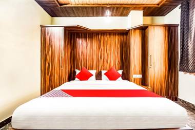 OYO 30911 Eleven 43 Suites