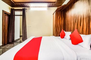 OYO 30911 Eleven 43 Suites