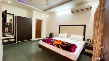 Hotel Prabhat Palace