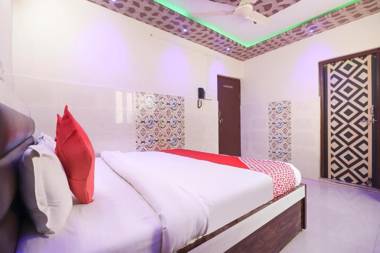 OYO 69930 Hotel Kanha Dham