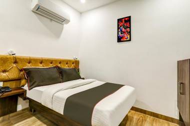 OYO 77788  Townhouse 405 Mall Road