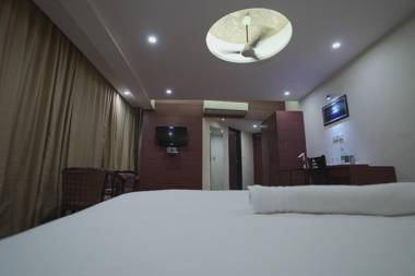 Geetika Galaxy Hotel by WB Inn