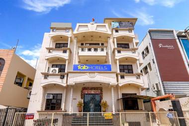 OYO Townhouse 81740 Hotel Maya Crystal