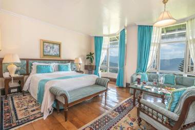 The Elgin Silver Oaks