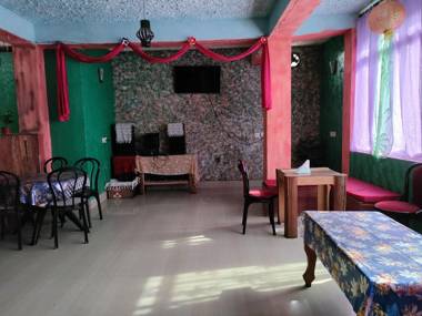 Local Connection - Kanchenjunga Homestay