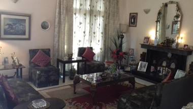 "Nain's Kunj" A Traveller's Home