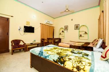 OYO 36310 Poonam Guest House