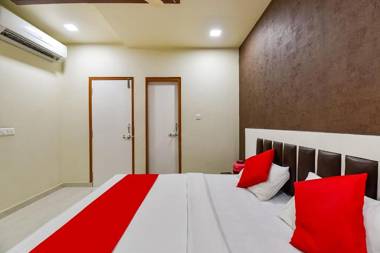 OYO 69067 Jagmohan Hotel