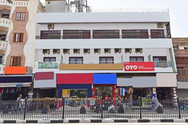 SPOT ON 81137 Hotel Raj