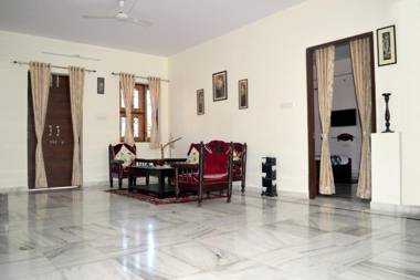 Hotelier Hosts - A Home Stay