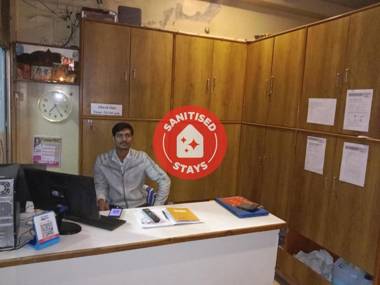 OYO 86469 Mahadev Hotel