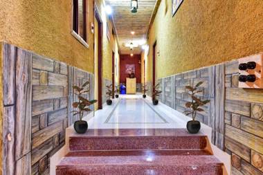 Collection O 91653 Garg Keshariya Residency