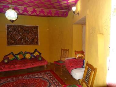 Mud Mirror Guesthouse