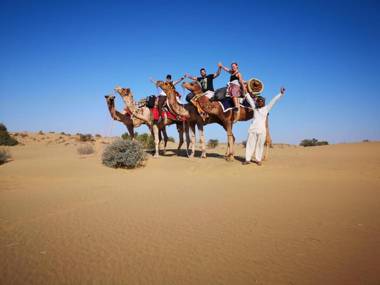 Crazy Camel Hotel &Safari