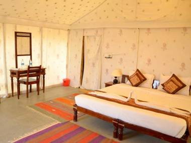 OYO 88119 Hotel Golden Heritage