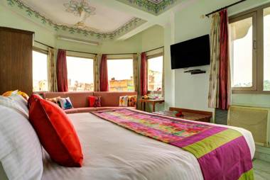 Sarang Palace - Boutique Stays & Candlelight Dining