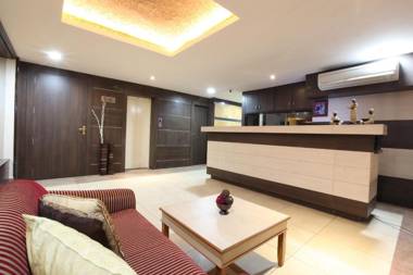 Treebo Trend Woodsvilla Suites Bapu Nagar