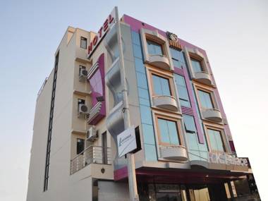 Hotel R K Palace