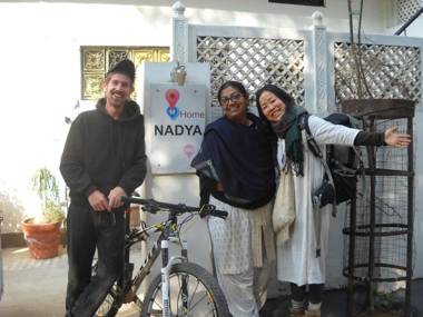 Nadya Homestay For Female & family