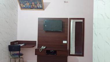 HOTEL OM PALACE - Couple friendly & local id accepted