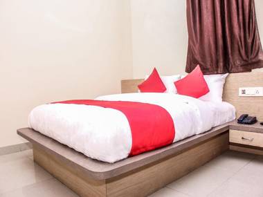 Capital O 14864 Hotel Satyam Inn