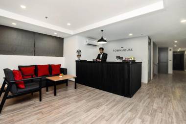 OYO Townhouse 036 C Scheme Ahinsa Circle