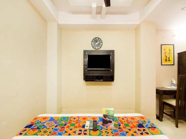 FabExpress Travelers Lodge