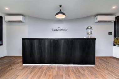 OYO Townhouse 051 Lal Kothi