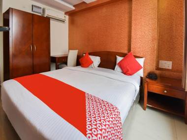 OYO Flagship 24040 Hotel Grand Decor