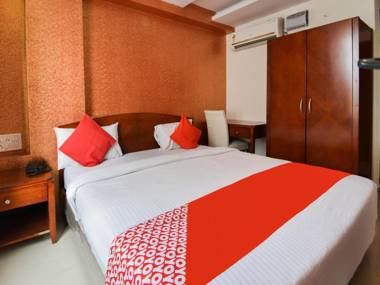 OYO Flagship 24040 Hotel Grand Decor