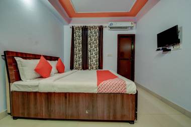 OYO Flagship 19036 Hotel Royal Raj