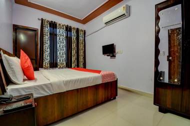 OYO Flagship 19036 Hotel Royal Raj