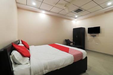 OYO 27659 Hotel Focus Elite