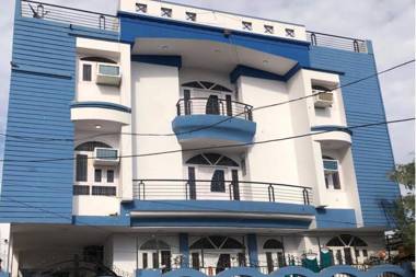 OYO 23109 Hotel Crossroads