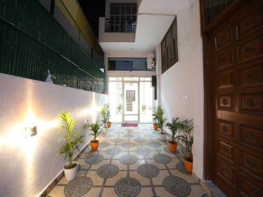 OYO 23109 Hotel Crossroads