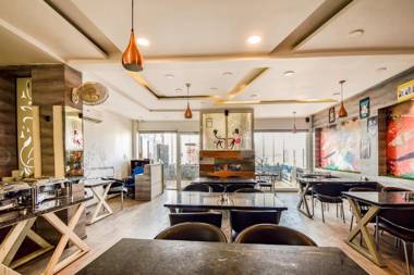 OYO Townhouse 263 Hotel Luxurs Shri Gopal Nagar