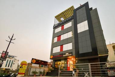 OYO Townhouse 263 Hotel Luxurs Shri Gopal Nagar