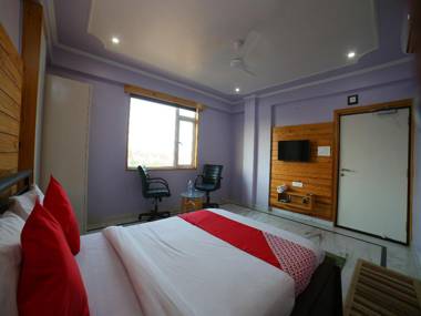 OYO 38172 The Lodge B&B