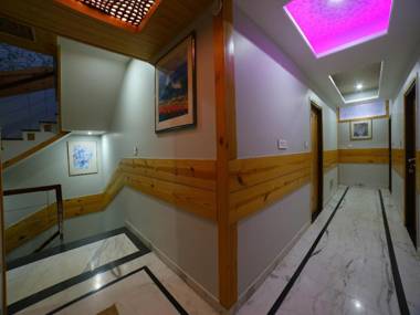 OYO 38172 The Lodge B&B