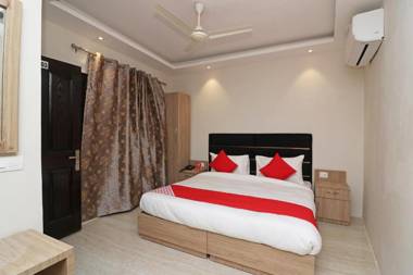OYO 39606 Hotel Raj Inn