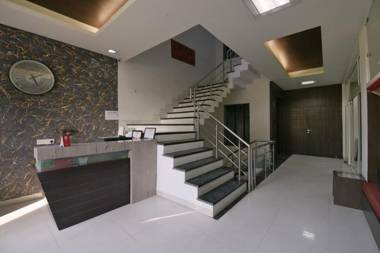 Collection O 7363 Hotel Days Inn