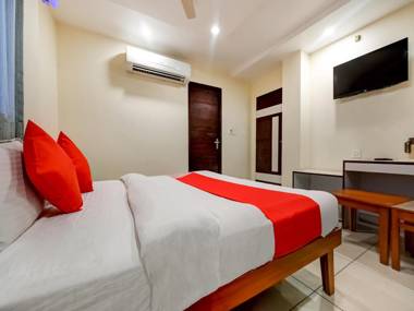 OYO 76850 Hotel Rashika Palace