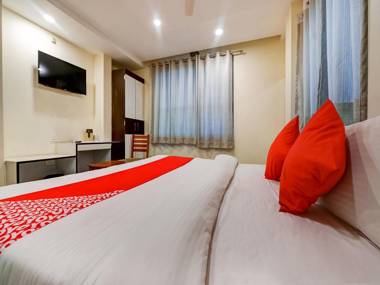OYO 76850 Hotel Rashika Palace
