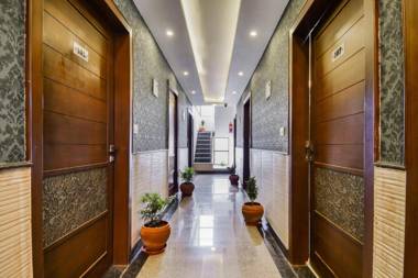 OYO 69690 Hotel Green Wood