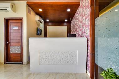 OYO 69690 Hotel Green Wood