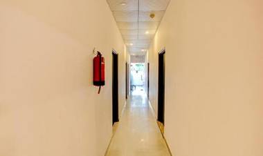 FabHotel Grand Capitol