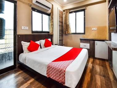 OYO 71914 Hotel Kailash Villa