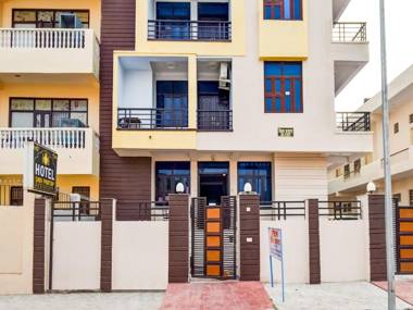 OYO 76212 Hotel Shiv Pratap